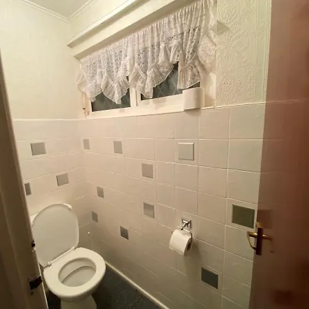 Serene 4br In Harborne Close To Qe Hospital, Harborne Centre * Birmingham