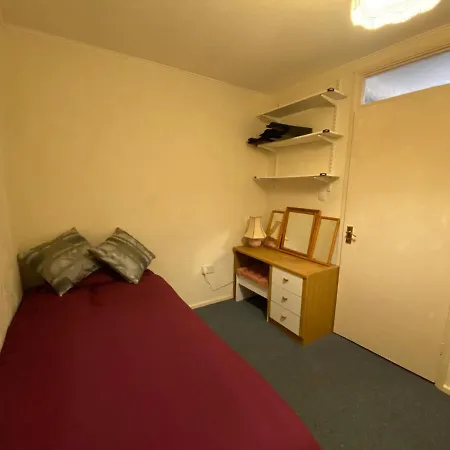 Holiday home Serene 4br In Harborne Close To Qe Hospital, Harborne Centre *