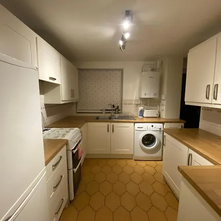 Serene 4br In Harborne Close To Qe Hospital, Harborne Centre