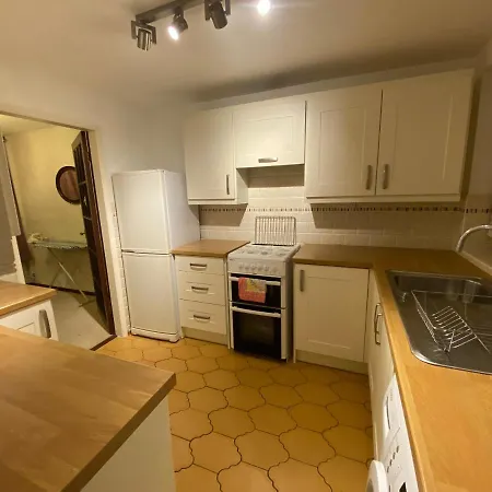 Holiday home Serene 4br In Harborne Close To Qe Hospital, Harborne Centre *