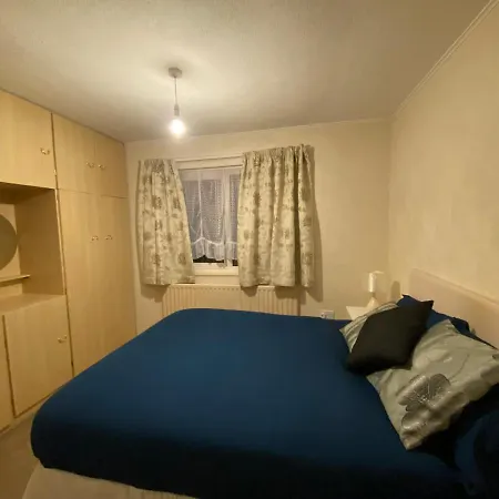 Serene 4br In Harborne Close To Qe Hospital, Harborne Centre Birmingham